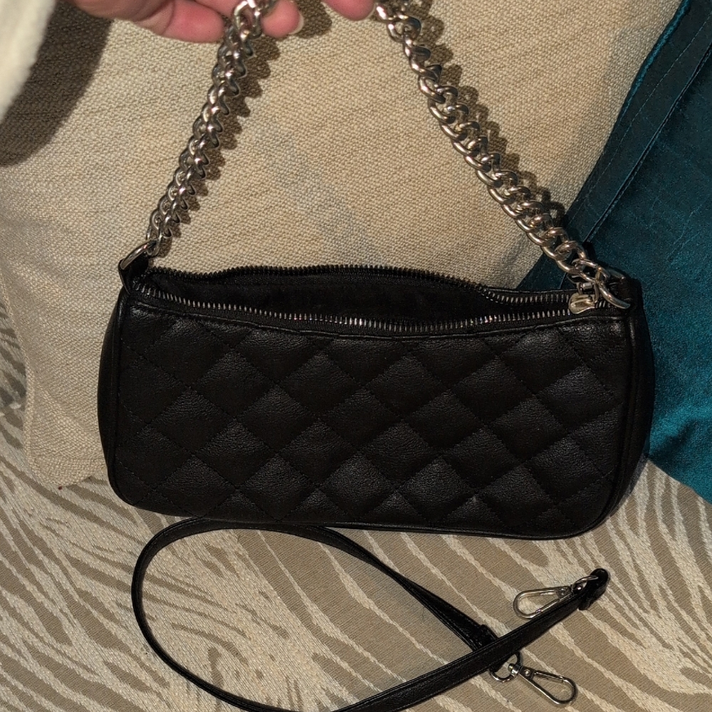 Elegant Black Quilted Shoulder Bag with A Chain Strap And A Shoulder Strap - Picture 10 of 10